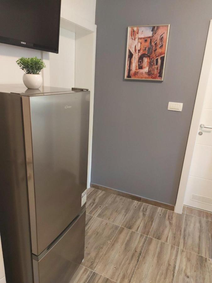 Apartments Sara スラティネ エクステリア 写真